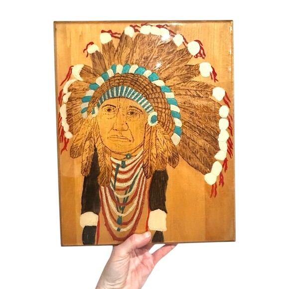 Vtg Native American Wood Burning Painting Head Dress Signed Heavy Lacquer 1991 - Picture 10 of 10